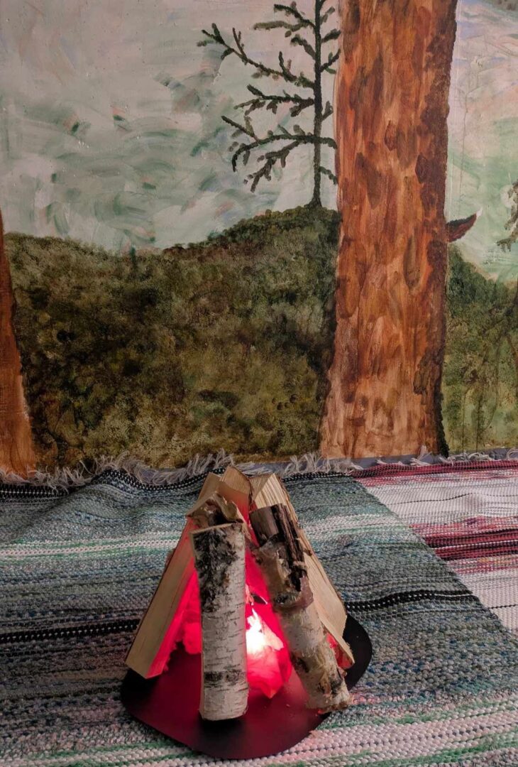 Lägereld i bibliotekets sagoskog